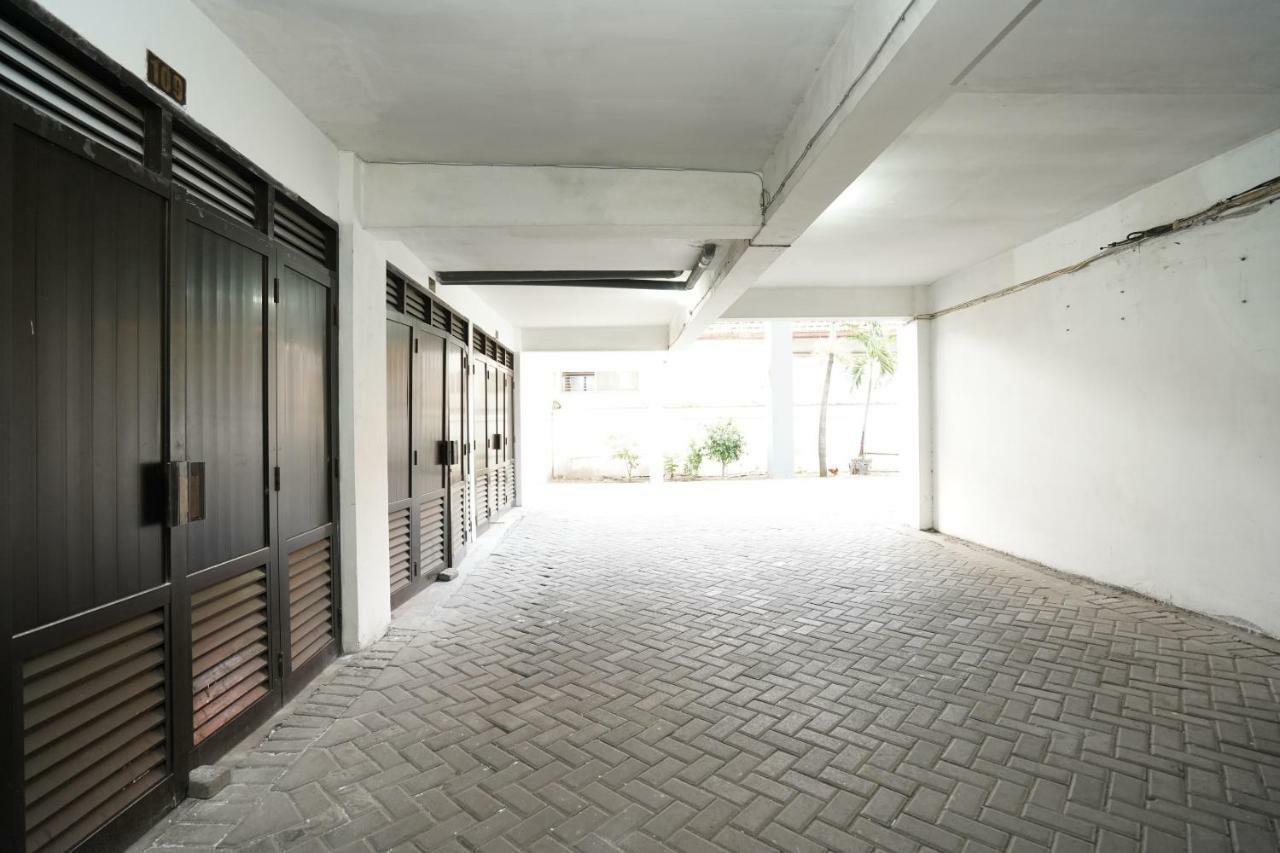 Oyo 1449 Istana Permata Dinoyo Surabaia Exterior foto