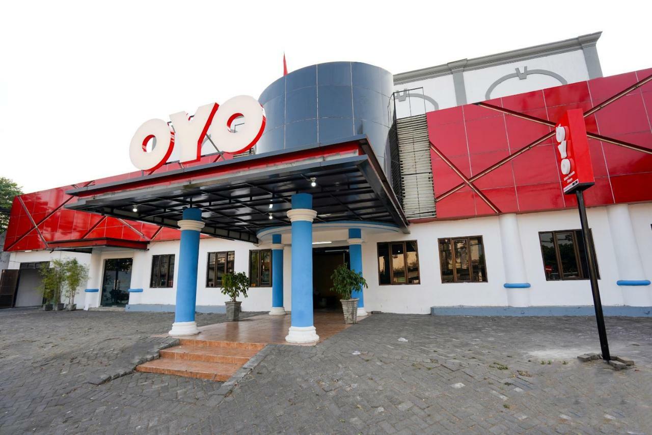 Oyo 1449 Istana Permata Dinoyo Surabaia Exterior foto