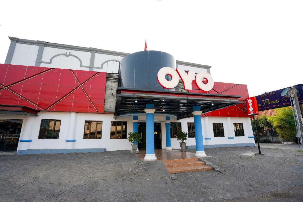 Oyo 1449 Istana Permata Dinoyo Surabaia Exterior foto